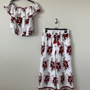 Guess women’s small red/white floral 2 piece set. Short top and long flowy pants